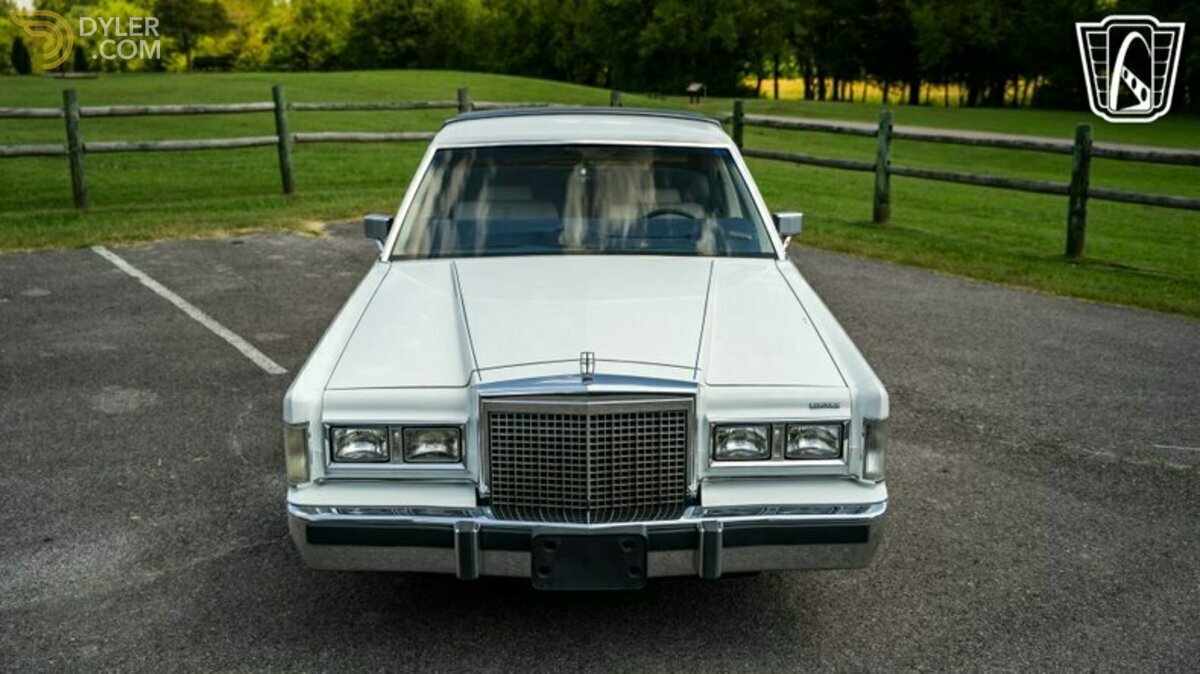 1985 Lincoln Town Car Signature Series, foto 2