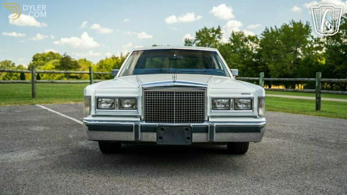 1985 Lincoln Town Car Signature Series, foto 3