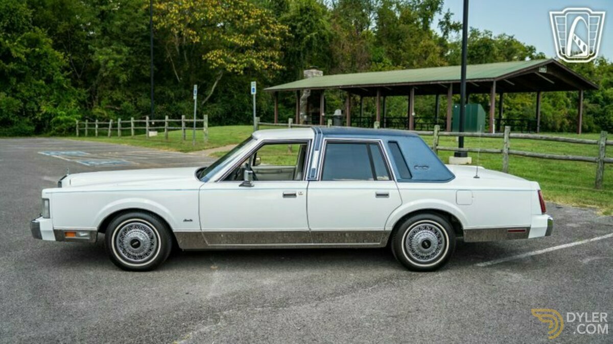 1985 Lincoln Town Car Signature Series, foto 8