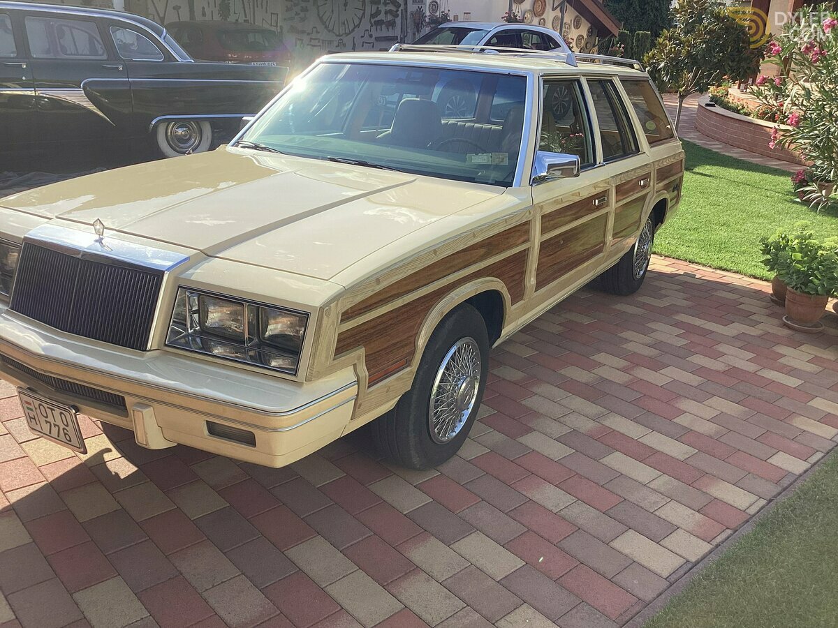 1982 Chrysler Le Baron Town & Country, foto 1