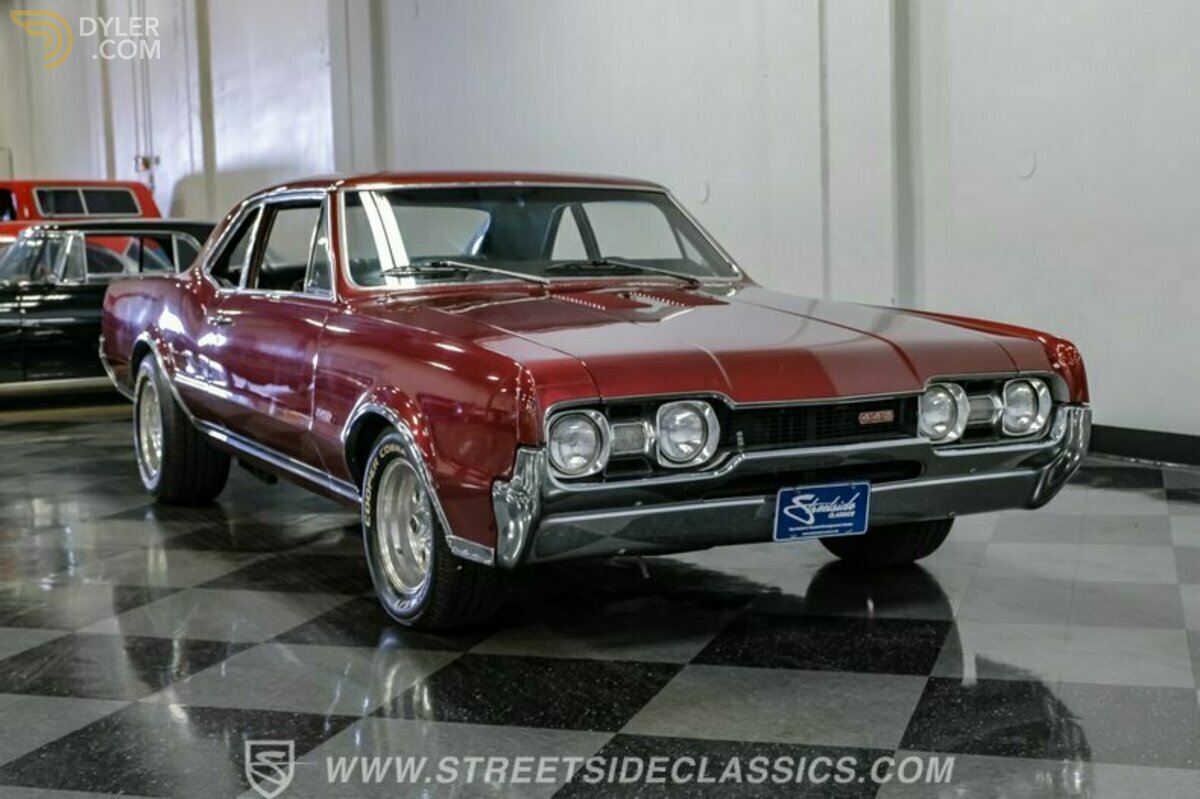 1967 Oldsmobile Cutlass Supreme, foto 1