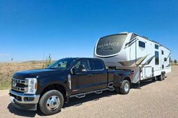 Ford F-350 XLT Pickup 2024 Black