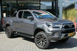 Toyota Hilux 2.8 D-4D X-TRA CAB INVINCIBLE A/T 4WD VAN Minivan/MPV 2024 Cinzento