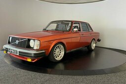 Volvo 244 2.1 DL Sedan / Saloon 1976 Red