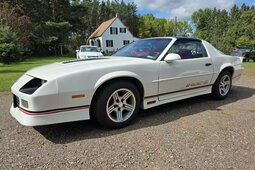 Chevrolet Camaro IROC Z Hatchback 1988 White