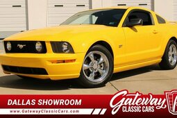 Ford Mustang GT Coupe 2005 Gelb