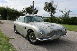 Aston Martin DB6 1967 Prateado