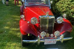 MG TD Roadster Cabriolet / Roadster 1951 Red