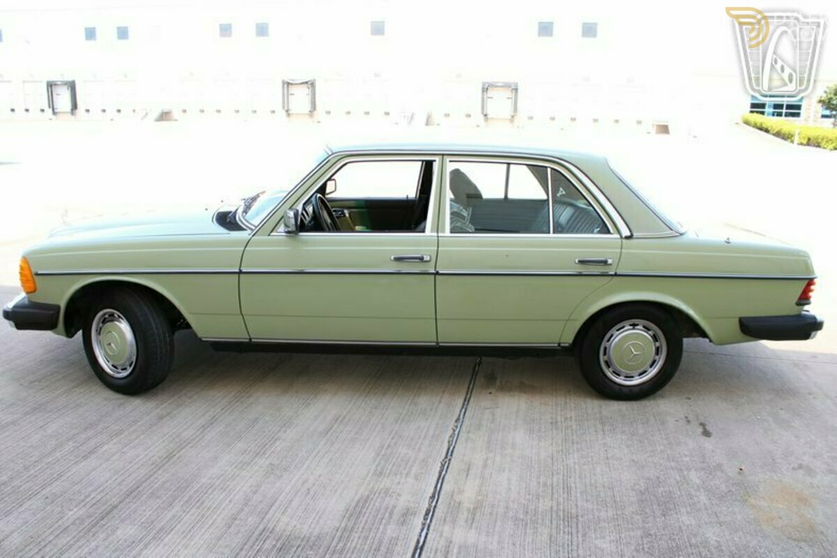 1977 Mercedes-Benz 240D, foto 2