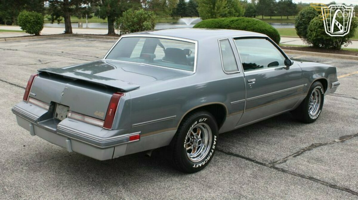 1986 Oldsmobile 4-4-2 Salon 442, foto 2