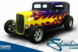 Ford Victoria 1932 Purple