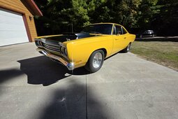 Plymouth Road Runner Coupe 1969 Amarillo