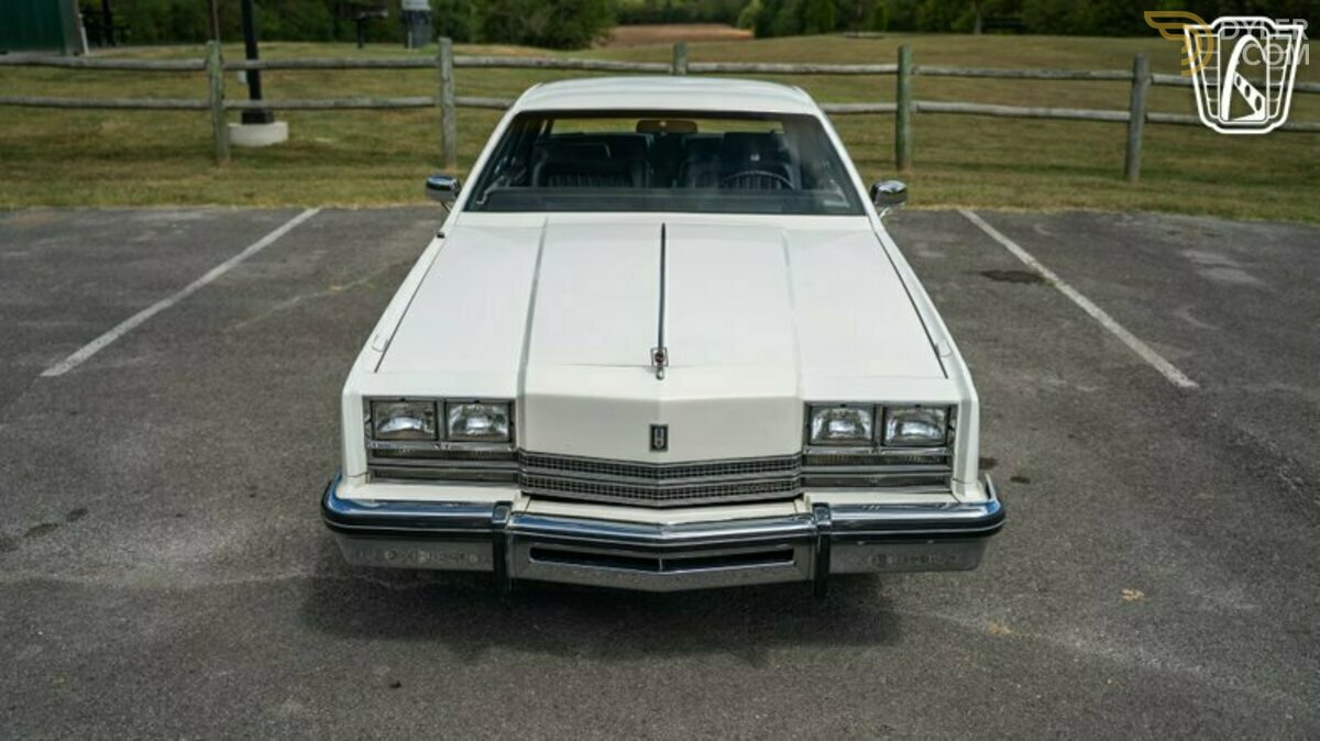 1985 Oldsmobile Toronado Brougham, foto 2