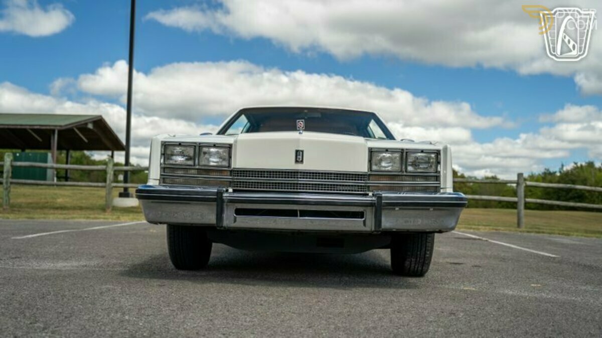 1985 Oldsmobile Toronado Brougham, foto 3