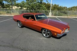 Pontiac LeMans Luxury Coupe 1972 Orange