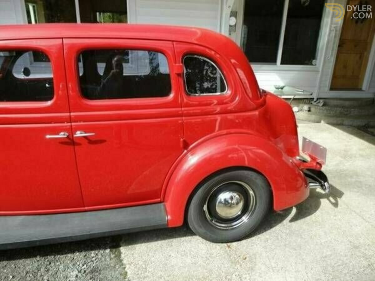 1936 Ford Custom Humpback 4-Door, foto 2