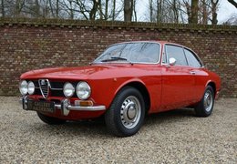 Alfa Romeo 1750 GTV Bertone series 2 Coupe 1970 Red Alfa Romeo 1750 GTV Bertone series 2 Coupe 1970 Red Car for Sale. 368658