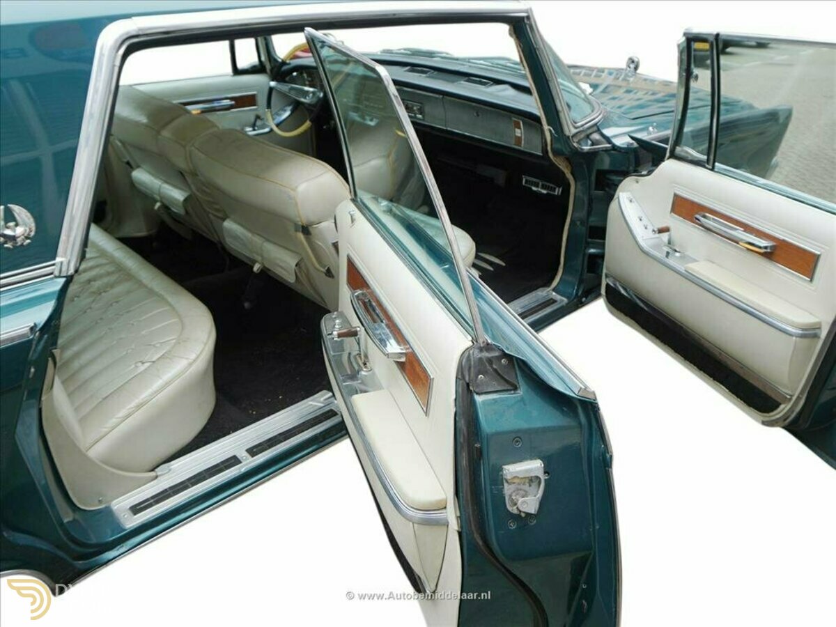 1964 Chrysler Imperial Interior
