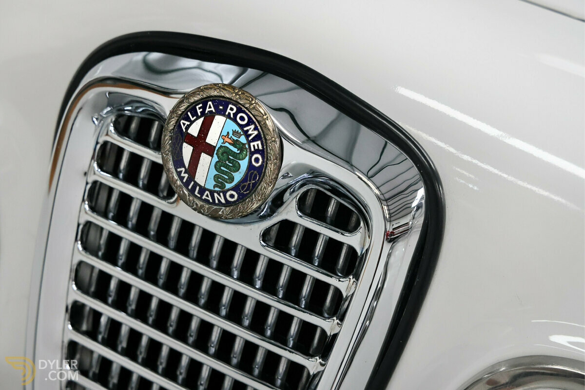 1960 Alfa Romeo 2000 Spider LHD with coachwork by Touring of Milan, foto 4