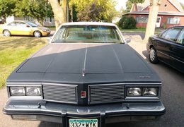 Oldsmobile Delta 88 4dr sedan Sedan / Saloon 1982 Grey Oldsmobile Delta 88 4dr sedan Sedan / Saloon 1982 Grey Car for Sale. 380973