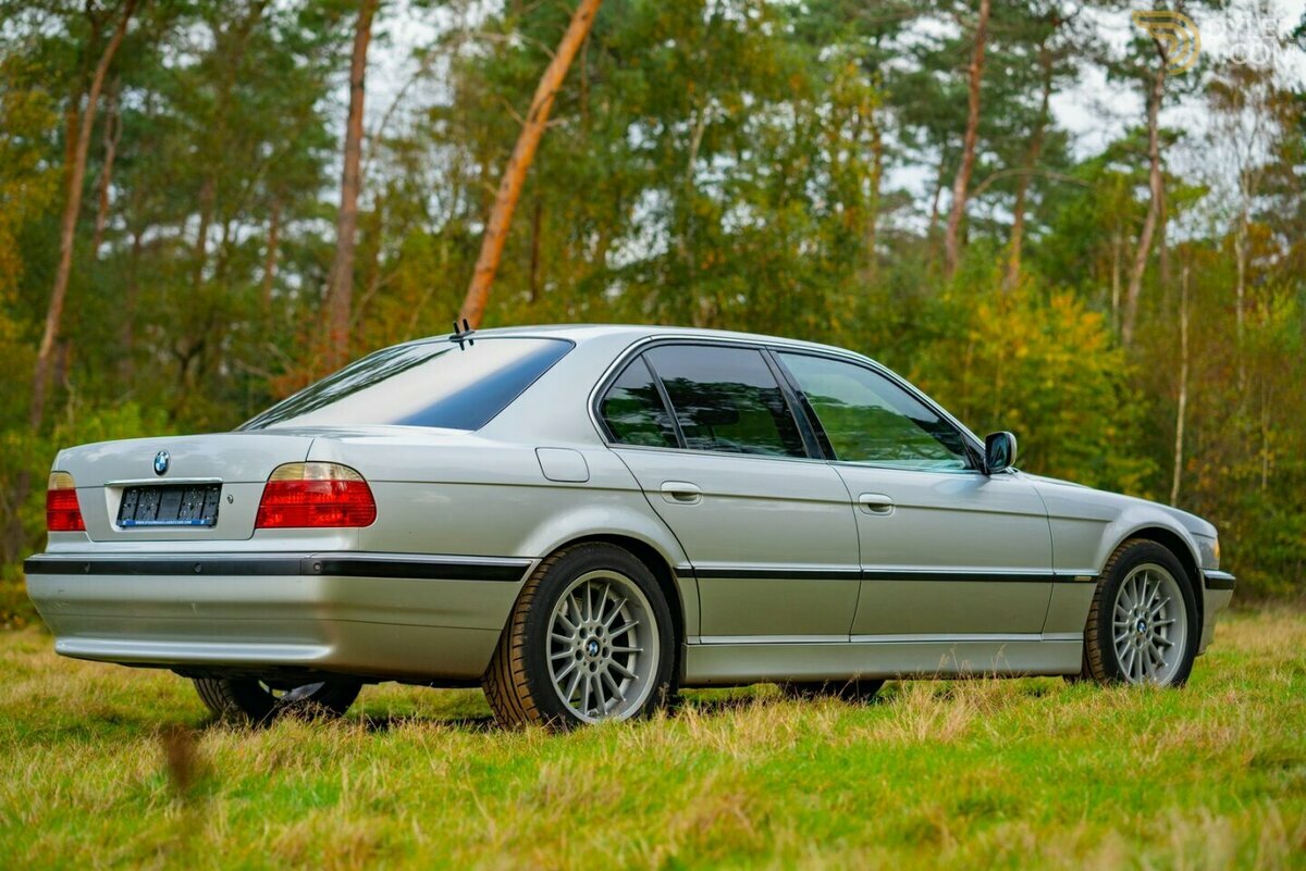 2000 BMW 750i V12 Sedan, foto 12