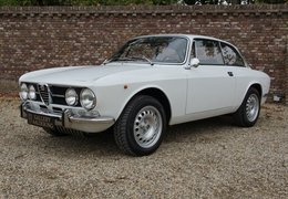 Alfa Romeo 1750 GTV Bertone Coupe 1971 White Alfa Romeo 1750 GTV Bertone Coupe 1971 White Car for Sale. 242761