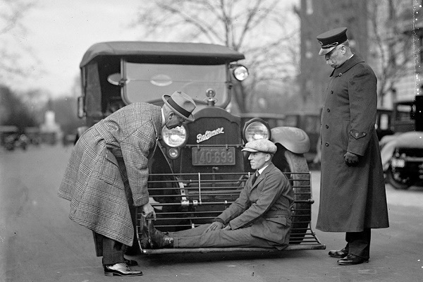 Tecnologia Perduta: Il Dispositivo per Catturare i Pedoni degli Anni '20