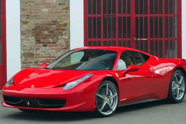 La Ferrari 458 Italia e la Maserati 3200 GT Sono Destinate a Classificarsi tra le Auto d'Epoca più Ambite del 2024