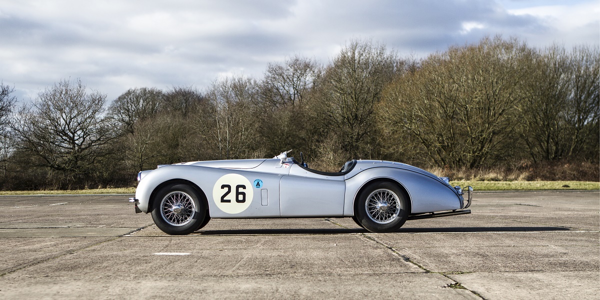 Jaguar XK120 – La Sensazione Più Veloce degli Anni Cinquanta