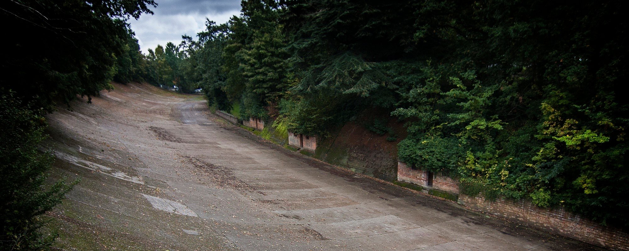Brooklands: Il Primo Circuito Automobilistico al Mondo